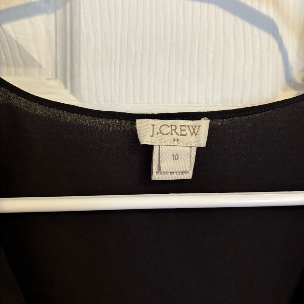 Women’s J.Crew Black Sleeveless V-Neck Top | Classic Minimalist Everyday Blouse - Picture 4 of 4